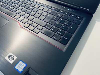 Fujitsu Lifebook U758 15,6"  16 GB 15,6" i5 8250U 512 GB SSD Gebrauchtgerät – Bild 3